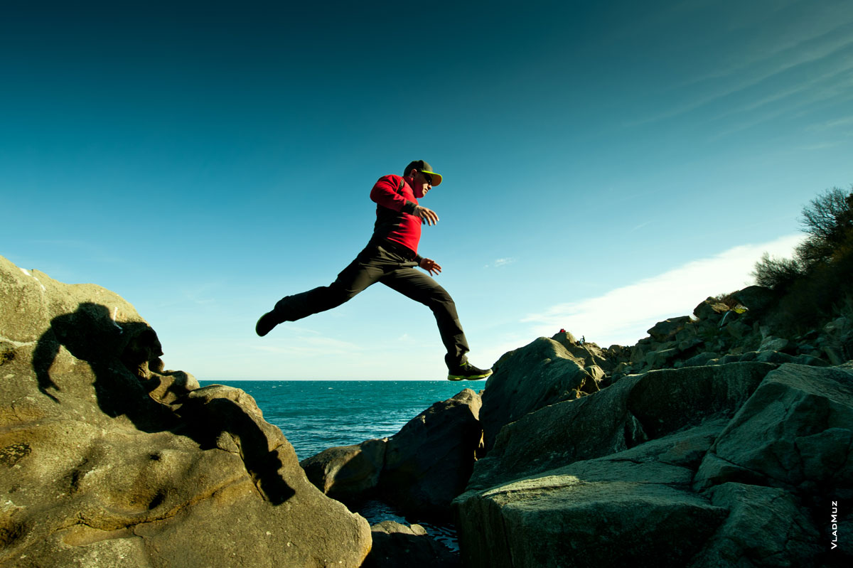 Фото мужчины в прыжке
