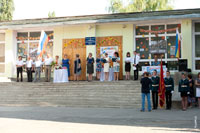 Далее на торжественной линейке в 31 школе г. Новочеркасска выступали почетные гости и другие официальные лица