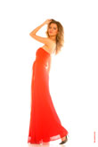 Фото девушки-модели в красном платье в полный рост на белом фоне