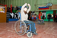 Мария Соколова и Адель Смирных на инвалидных колясках исполняют танец под музыку