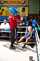 Фото боксера в перерыве между раундами