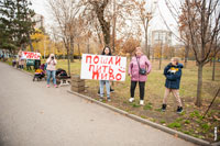 Фото болельщиков с плакатами «Тома, беги!» и «Пошли пить пиво» на «Ростовской сотке-2021»