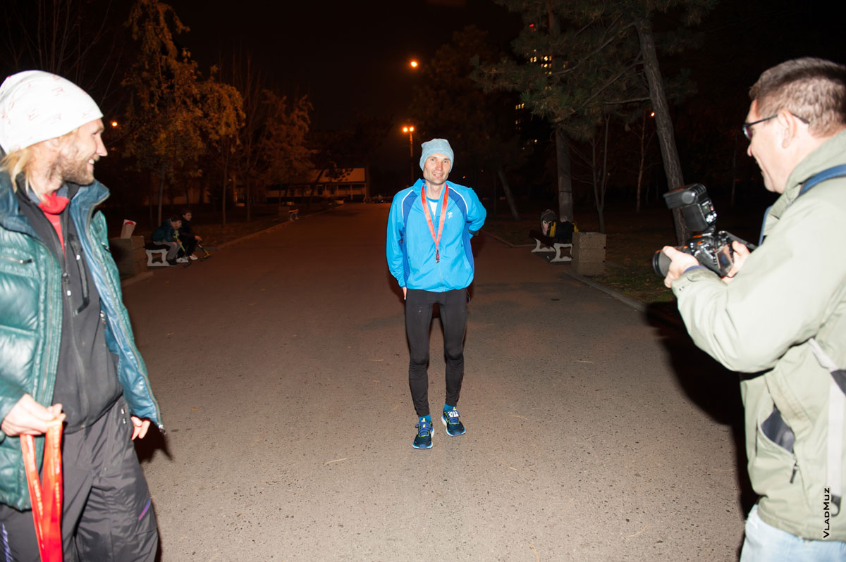 Фото Алексея Балкунова с медалью после финиша «Ростовской сотки-2021»