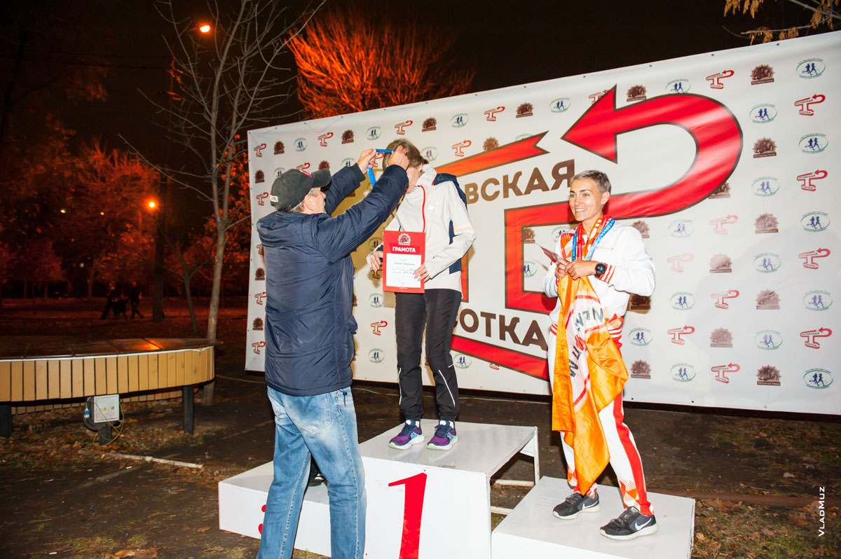 Фото награждения призеров и победителя «Ростовской сотки-2021» среди женщин