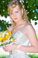 Красивый фотопортрет настоящей невесты с букетом