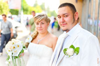 Фото жениха и невесты возле ЗАГСа в городе Королеве