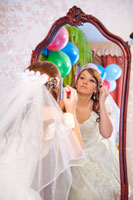 Фото невесты у зеркала