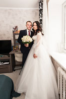 Первое совместное свадебное фото жениха и невесты в полный рост