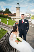 Свадебные фото на фоне маяка «Белого берега»