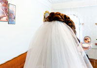 Фотография невесты с зеркальцем