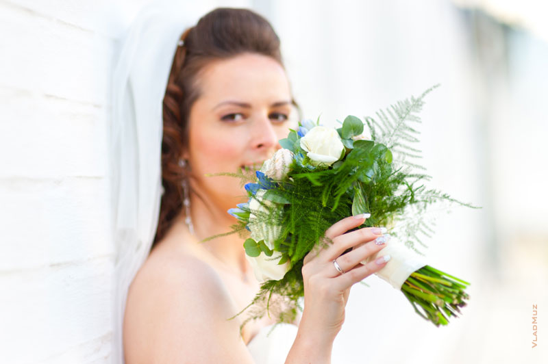 Фотопортрет невесты на максимально открытой диафрагме 1.4 выполнено с помощью Nikon 85mm f/1.4D AF