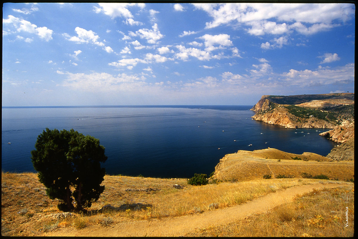 Крым, Балаклава. Цветной и красивый крымский фото пейзаж