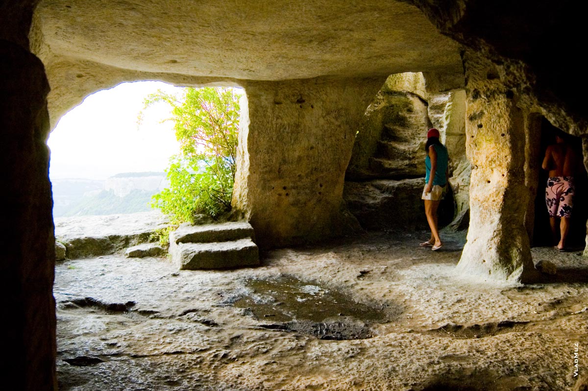 Это одна из «многокомнатных» пещер Мангупа