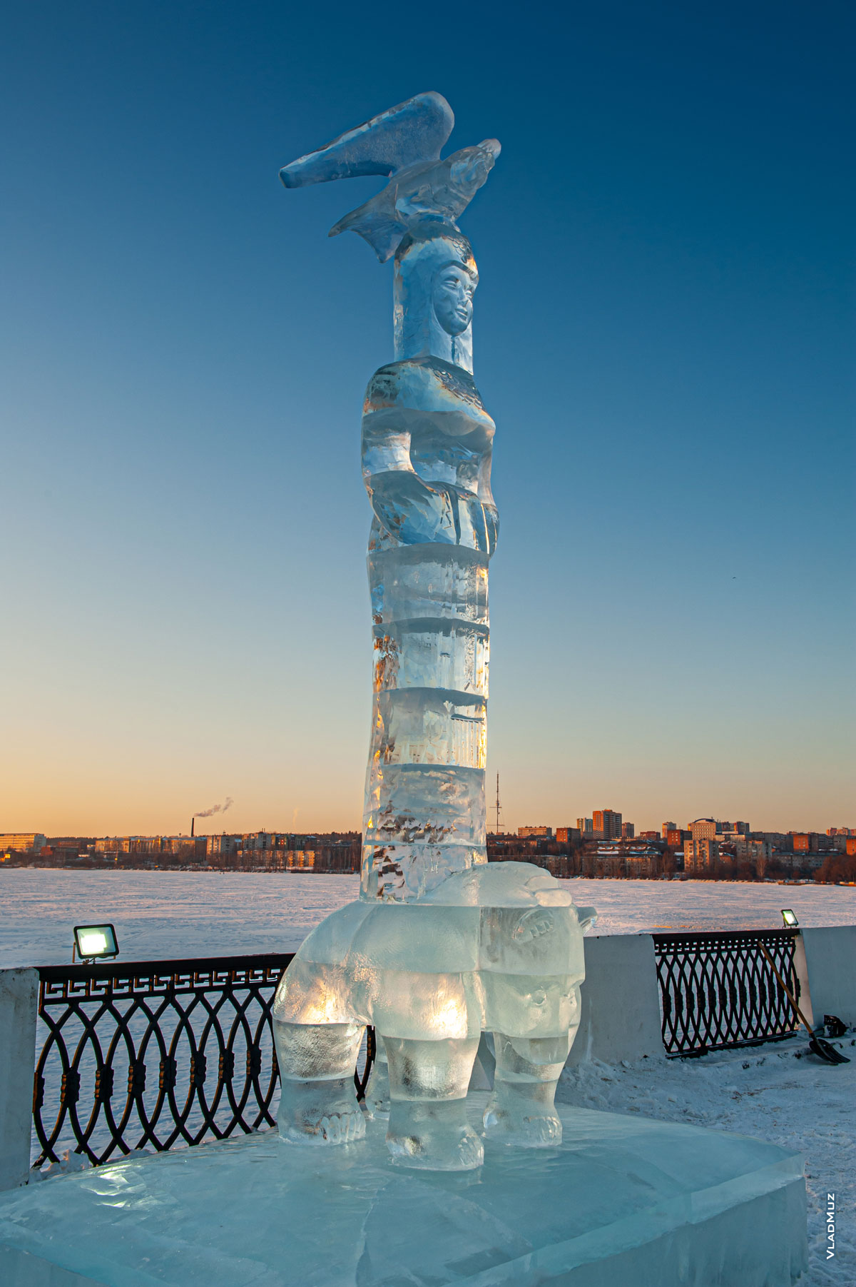 Ижевск, фестиваль «Удмуртский лед 2018»: фото ледовой скульптуры «Богиня леса»