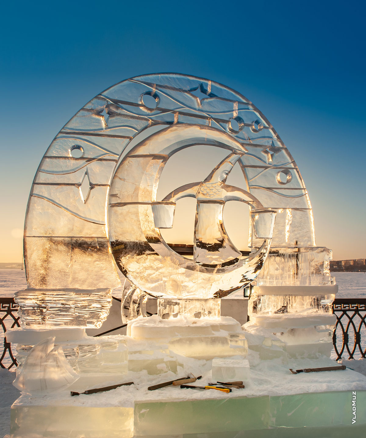 Ижевск, фестиваль «Удмуртский лед 2018»: фото ледовой скульптуры «Легенда о Луне»