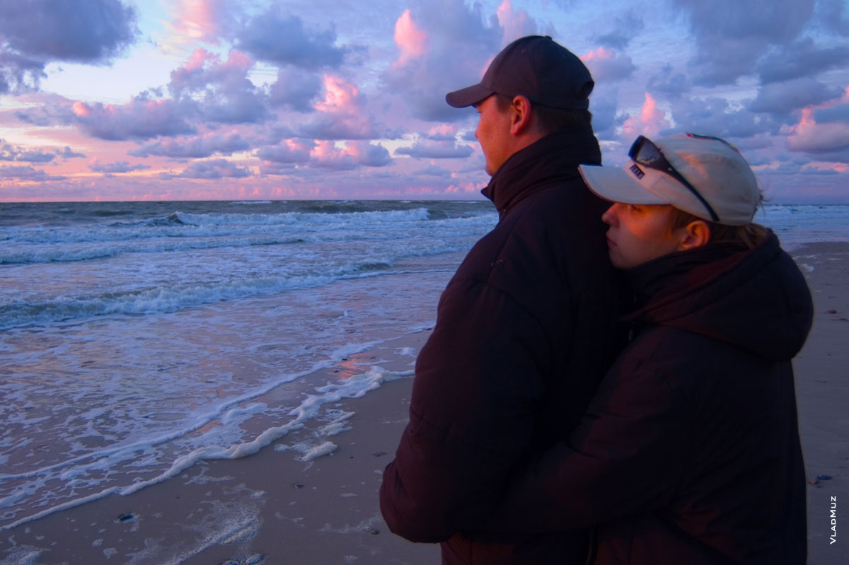 Романтическая фотосессия на закате на берегу Балтийского моря