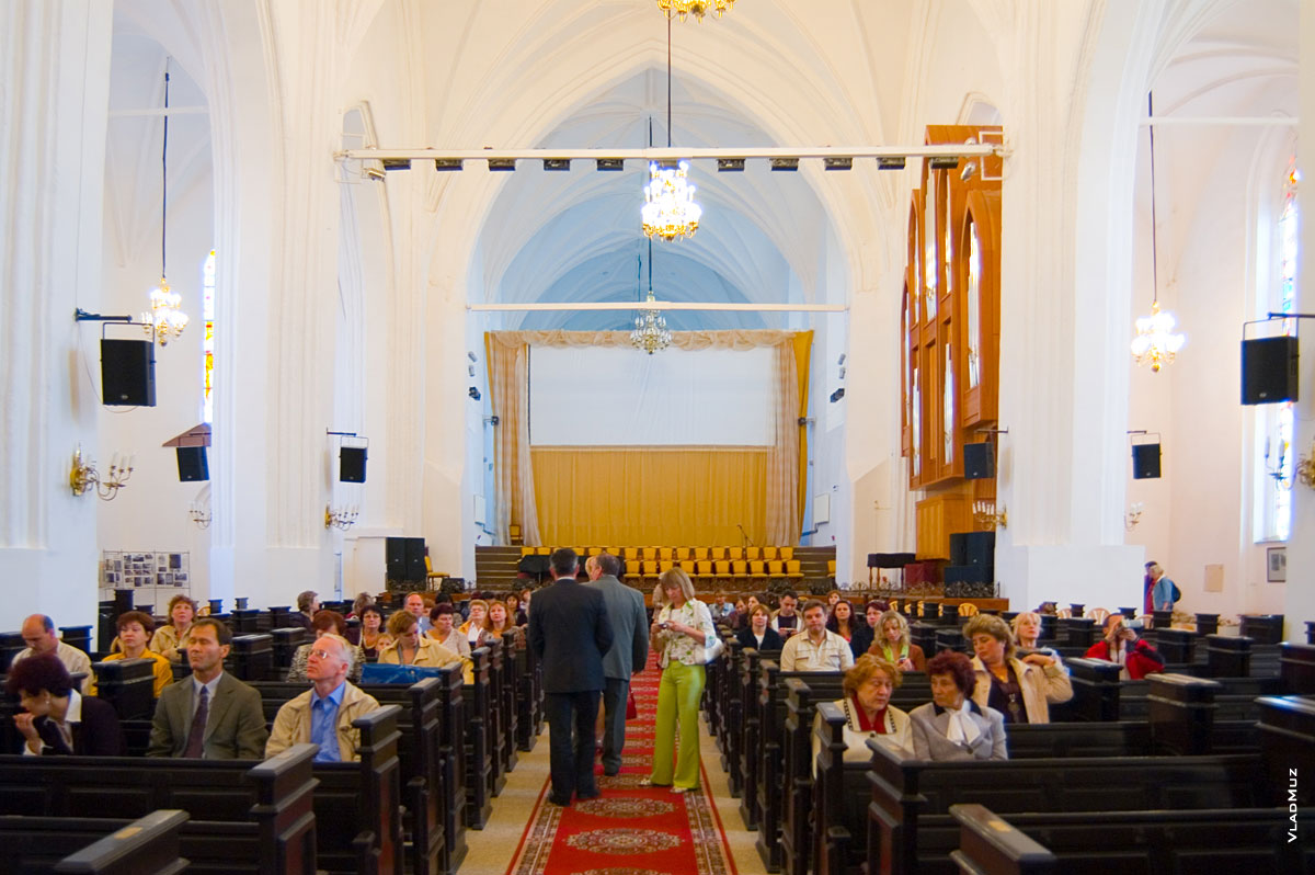 Фото в Кафедральном соборе в Калининграде перед началом концерта органной музыки