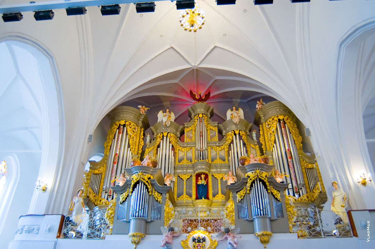 Большой орган Кафедрального собора в Калининграде имеет множество украшений