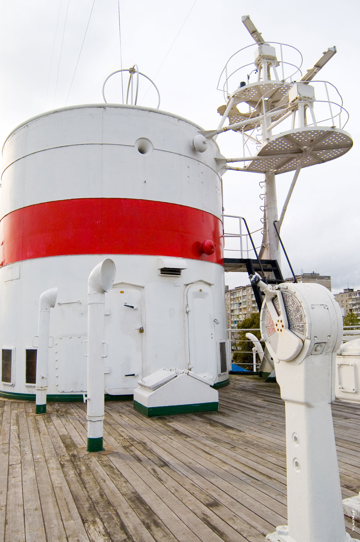 Фотография оборудования корабля «Витязь» на верхней палубе