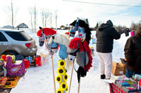 Фото мягких игрушек лошадок и коняшек на палках в «Лудорвае»