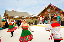 Перед сценой в «Лудорвае» можно было увидеть народные танцы, на сцене песенные коллективы исполняли народные песни