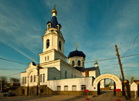 Фото Михайловского храма в Новочеркасске со стороны Михайловской улицы