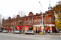 Этот старинный дом из красного кирпича — одна из главных достопримечательностей улицы Московской в Новочеркасске