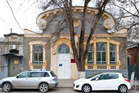 В этом доме в стиле модерн, похожем на гриб из-за странной фиговины сверху, располагается в Новочеркасске одно из отделений пенсионного фонда