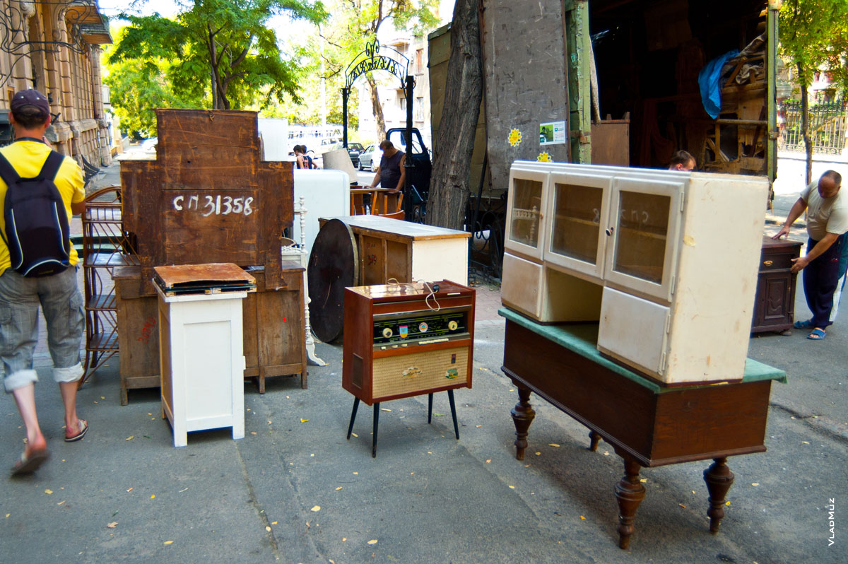 Сток мебели на складочной улице