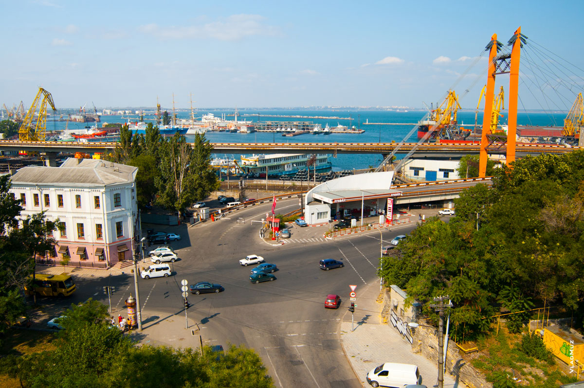 Фото морского порта в Одессе с Тещиного моста