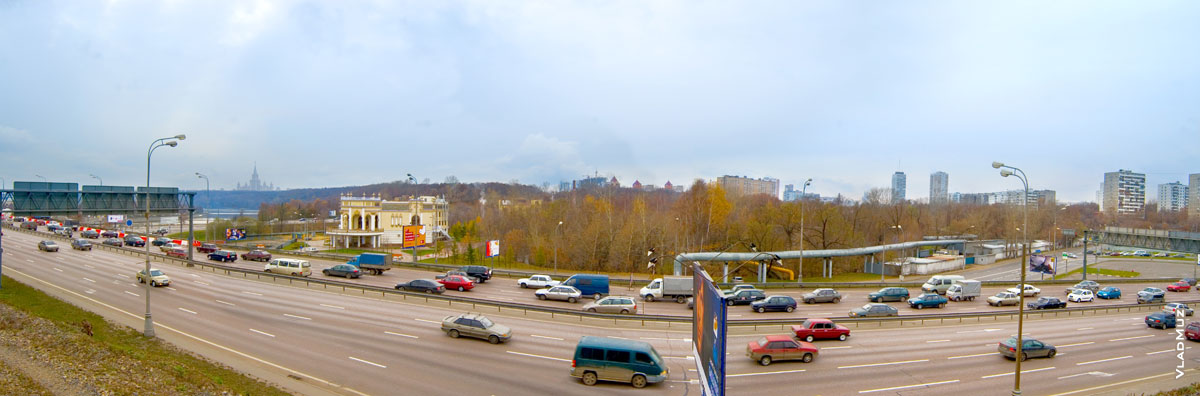 Городская московская фотопанорама улицы Хамовнический Вал. Панорамное фото имеет размер 2000 на 6065 пикселей.