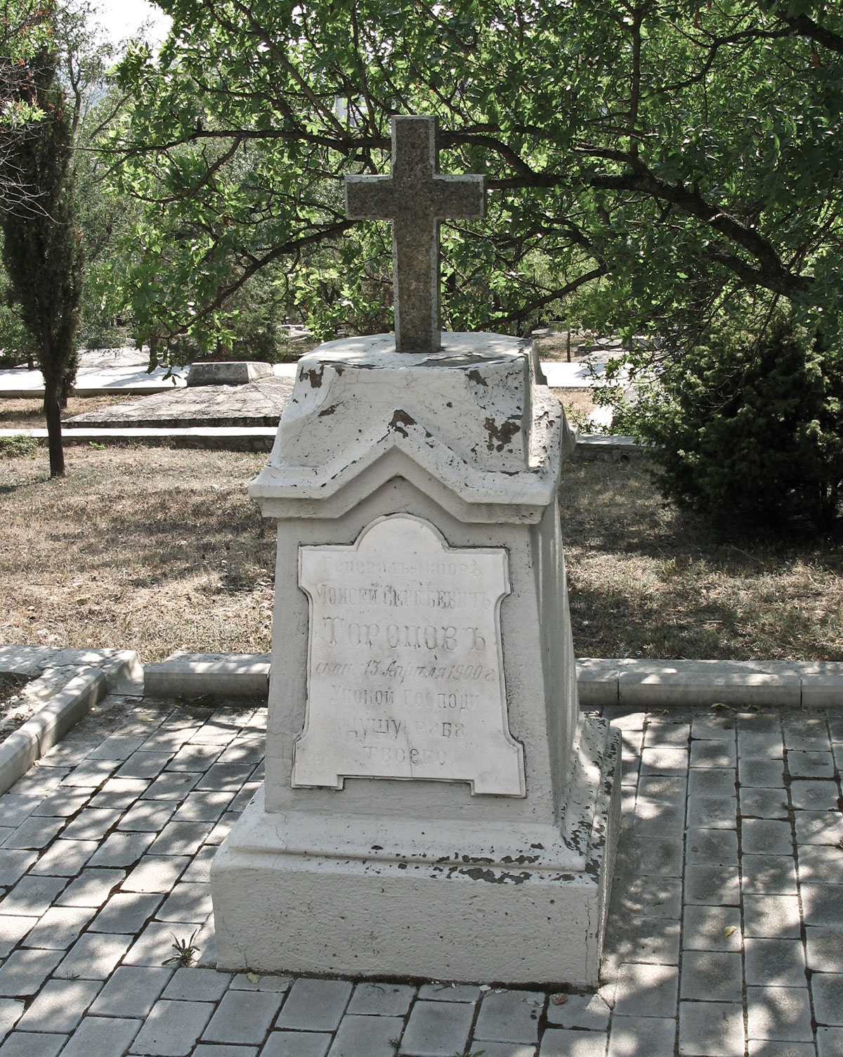 Памятник генерал-майору М. С. Торопову на Братском кладбище в Севастополе