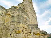 Основание большой прямоугольной башни крепостной стены Херсонеса