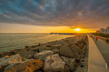 HD-фото Имеретинского морского порта в Адлере (Сочи) на закате. Летний фотопейзаж в HD качестве с разрешением 4140 на 2750 пикселей
