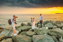 Фото свадебной фотосессии на Имеретинской набережной в Адлере на закате солнца