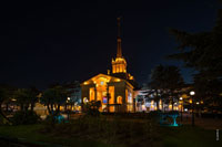 Ночное фото здания Морского вокзала с подсветкой со стороны города в HD качестве с разрешением 7180 на 4790 пикселей
