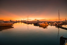 Фото стоянки яхт и катеров в Морском порту Сочи на закате солнца в HD качестве с разрешением 6192 на 4128 пикселей