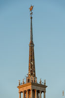 Фото 3-го яруса башни со шпилем Морского вокзала в Сочи со стороны моря в HD качестве 2832 на 4256 пикселей