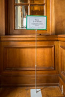 Фото таблички в холле 2-го этажа сталинской дачи в Сочи