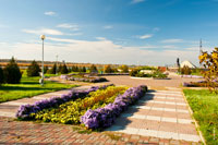 Фото клумб в парке на набережной Сухо-Соленовского залива в городе Волгодонске
