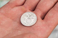 Мой приятель на «развалах» у Ливадийского дворца купил себе такую: серебряная монета 2 DEUTSCHES REICH 1937 (Третий Рейх 2 рейхсмарки 1937 год)